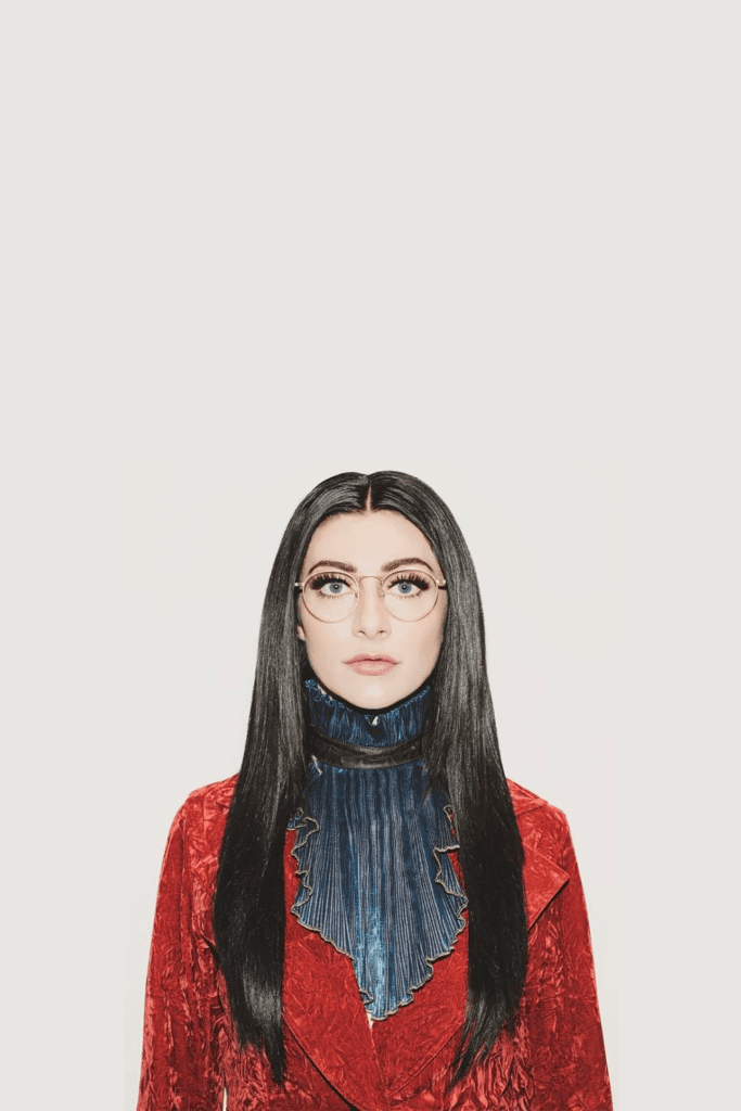 Qveen Herby é o atual projeto musical do daring-est duo Karmin. Com o novo projeto, apresentamos o trabalho da artista em uma linha temporal.
