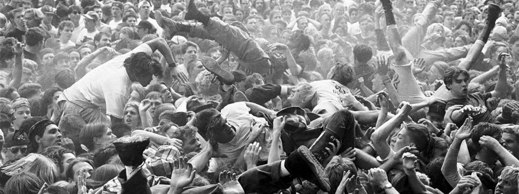 Durante a década de 1990, a música ganhou um gênero mais melancólico, com o nascimento do grunge e shoegaze por nomes como Kurt Cobain.