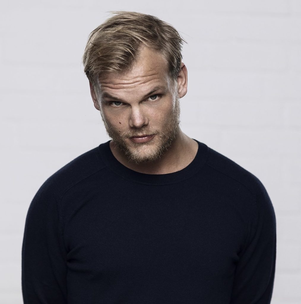Com a morte do DJ e produtor musical Avicii, nosso Colab Ívens Barros escreve uma carta aberta para um de seus maiores ídolos.