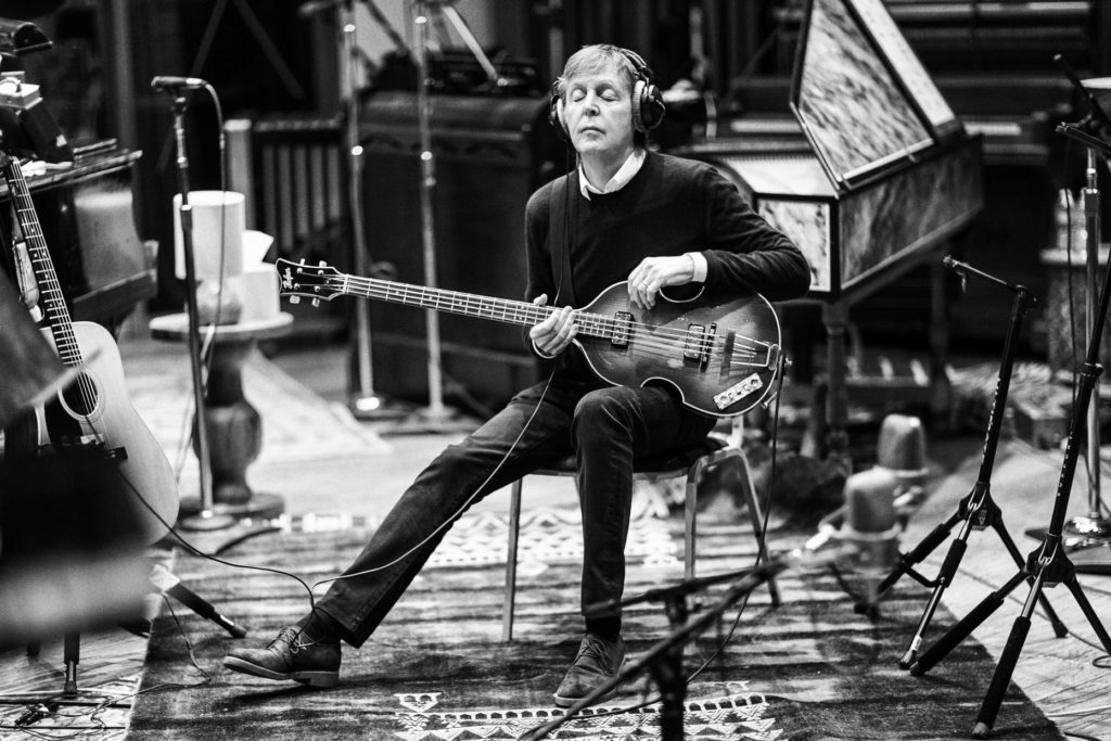 O ex-Beatle Paul McCartney lança o álbum 