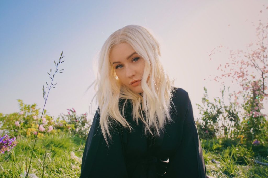 Christina Aguilera comemora 20 anos de carreira, com uma trajetória sólida e de sucesso, colocando-a como A Voz da Geração.