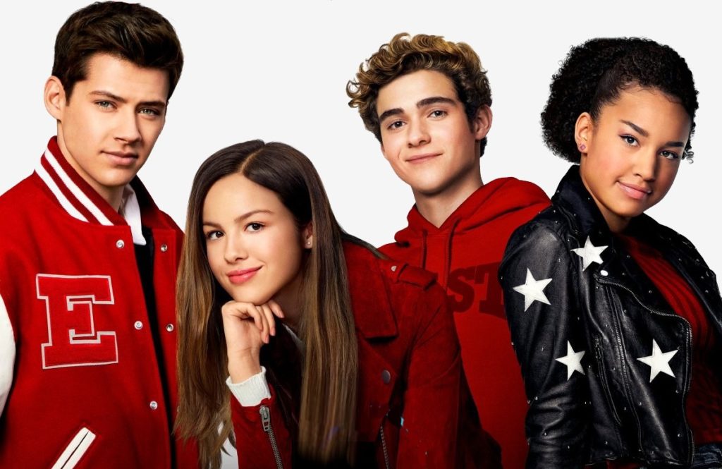 Pouco inspirada, a nova série de High School Musical é, acima de tudo, uma grande homenagem e celebração para a trilogia original de filmes.